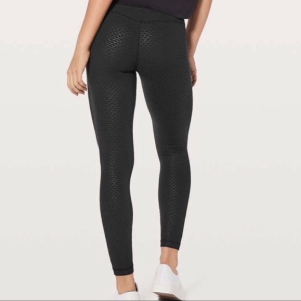 Lululemon Align Monochromatic Black Embossed 25” 6